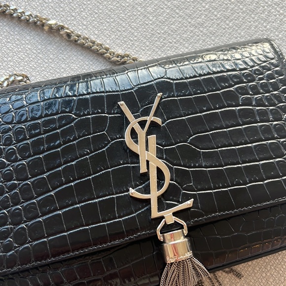 KATE SMALL CHAIN BAG WITH TASSEL IN EMBOSSED SHINY LEATHER - Picture 3 of 13